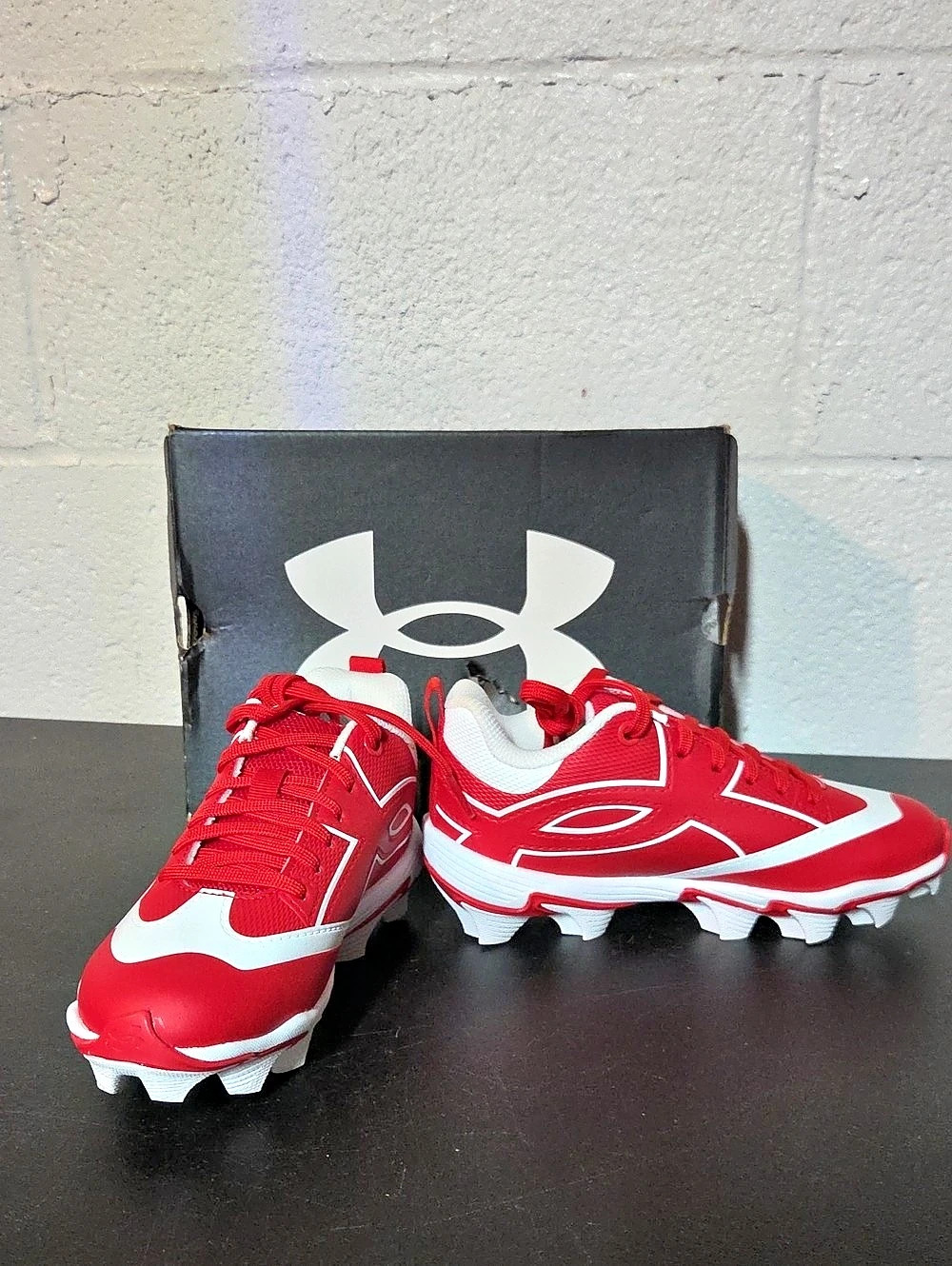 Under Armour Leadoff Low RM Jr. Baseball Cleats Red & White Boys 1Y